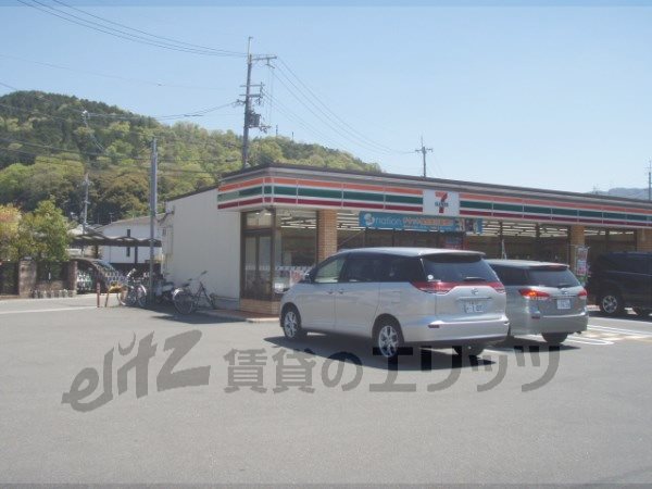 Convenience store. Seven-Eleven Sanjo tomb store up (convenience store) 300m