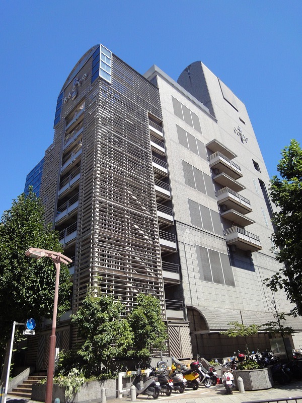 Shopping centre. 2071m to Lactobacillus Yamashina shopping center (shopping center)