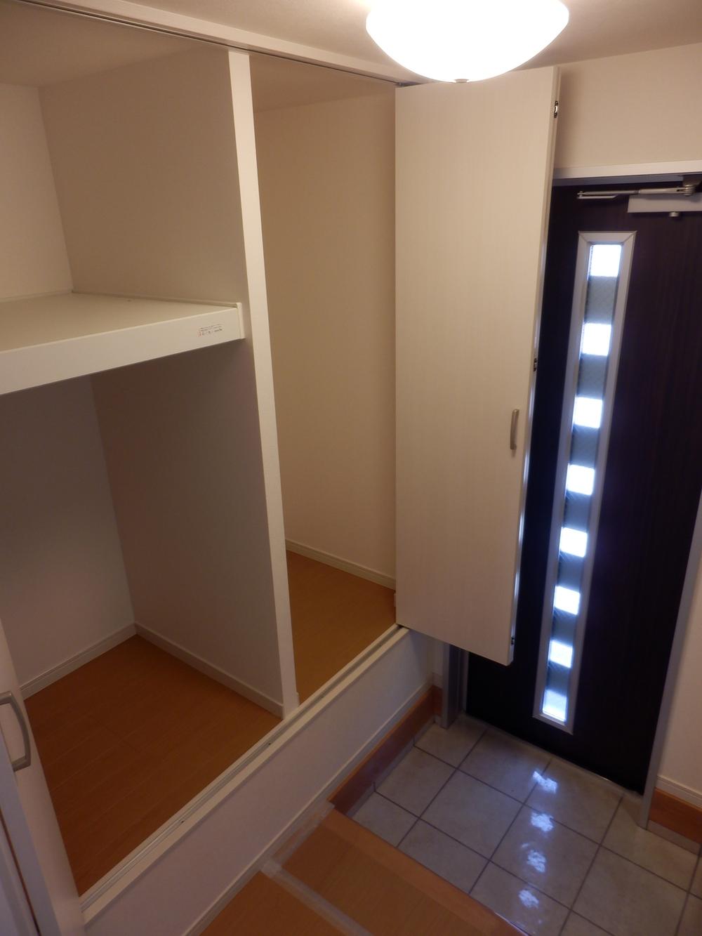 Entrance. Local (July 2013) Shooting