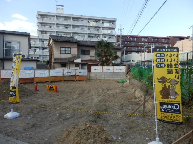 Local photos, including front road. Local (10 May 2013) Shooting