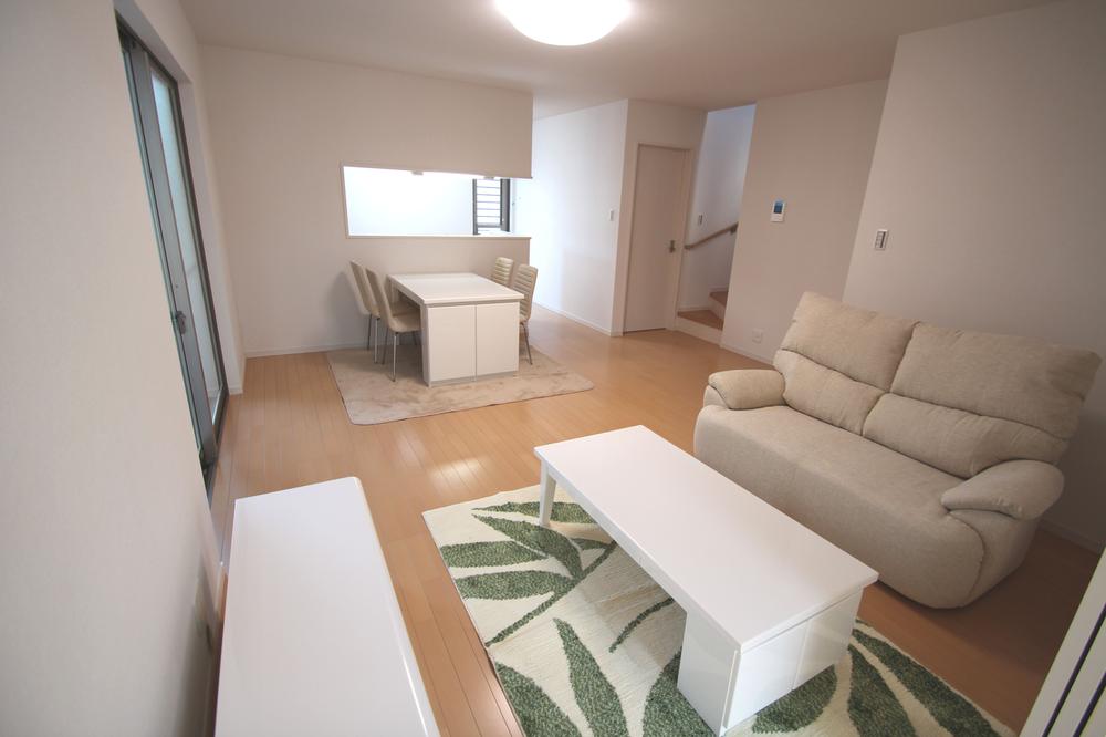 Living.  [No. 2 place] LDK (11 May 2013) has become a shooting model house! 