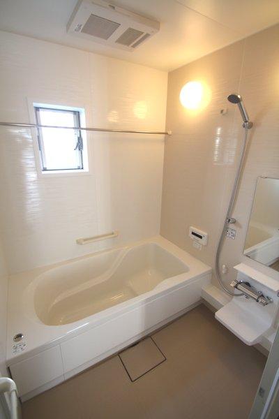 Bathroom.  [No. 1 destination] Bathroom (11 May 2013) Shooting