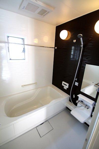 Bathroom.  [No. 2 place] Bathroom (11 May 2013) Shooting