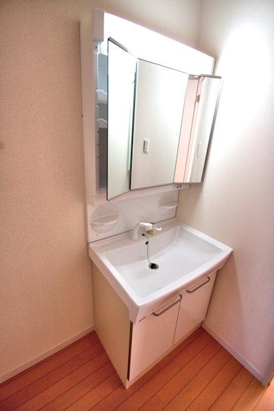 Wash basin, toilet.  [No. 2 place] Vanity (November 2013) Shooting