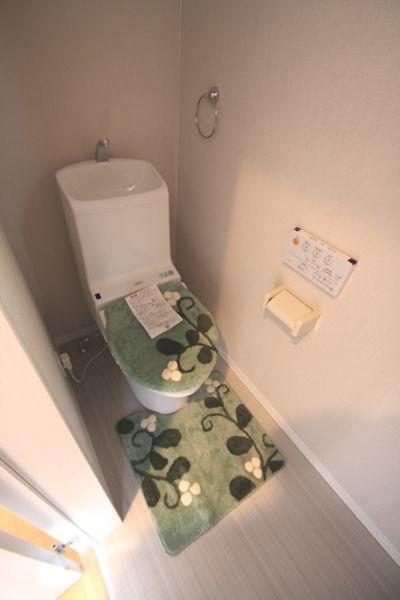 Toilet.  [No. 2 place] Toilet (November 2013) Shooting