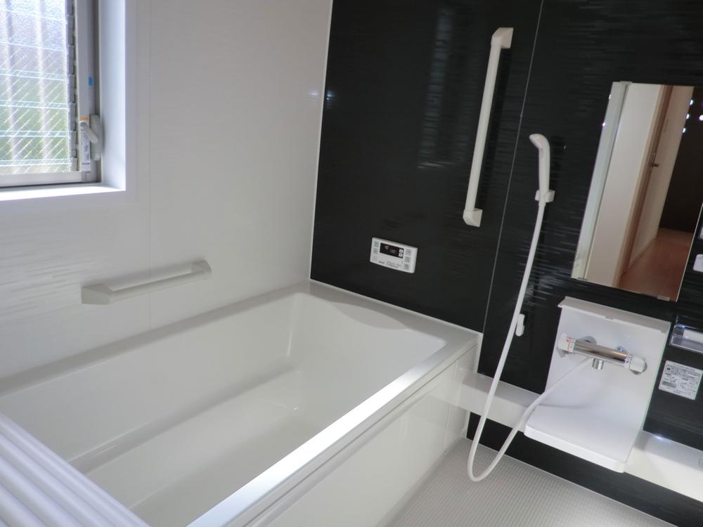 Bathroom. Hitotsubo type of barrier-free!