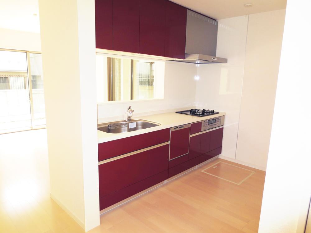 Kitchen. It closes quietly in storage capacity rich slide storage door soft motion. (A No. land)