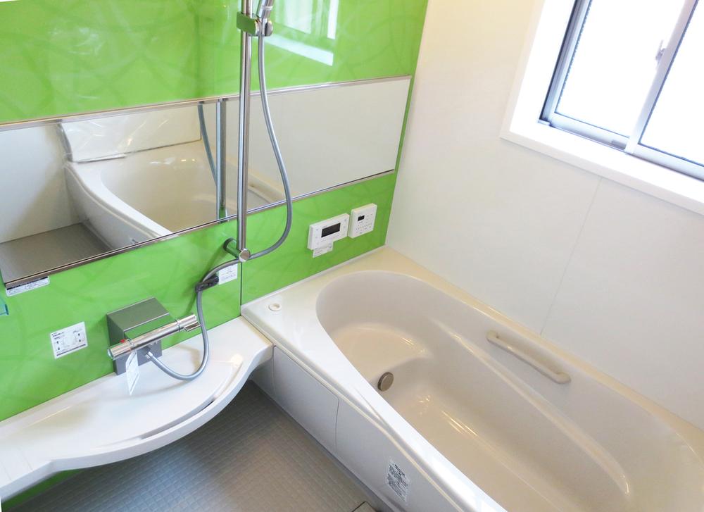 Bathroom. 1618 bath big one size that took a large washing place size. (A No. land)