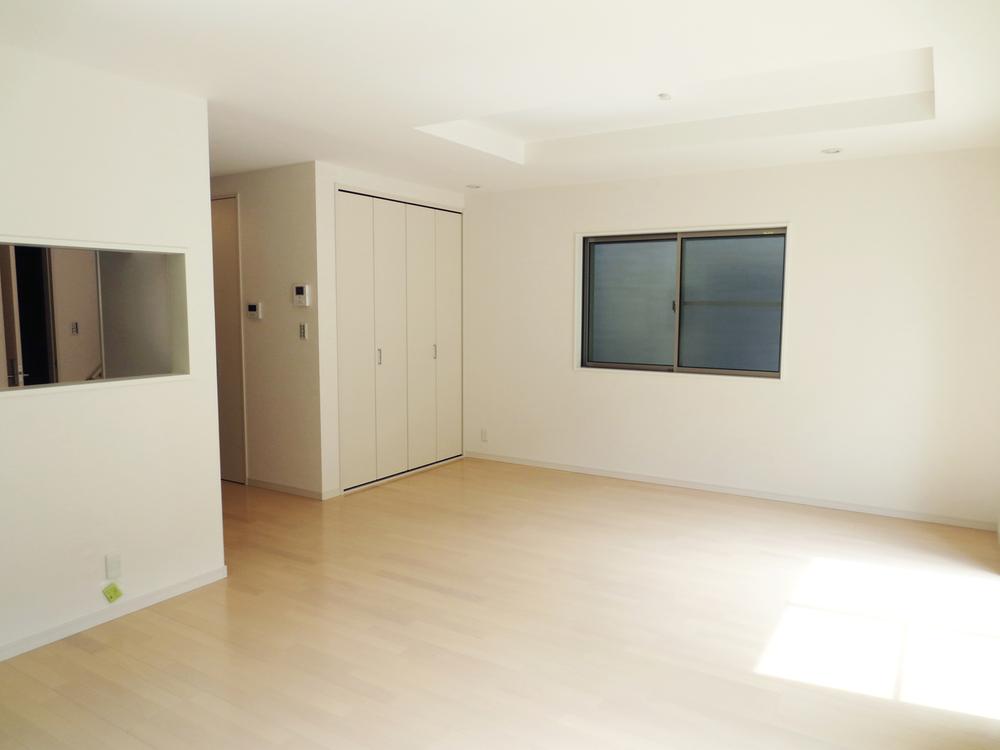 Receipt. It has established a large storage also in the living room. (A No. land)