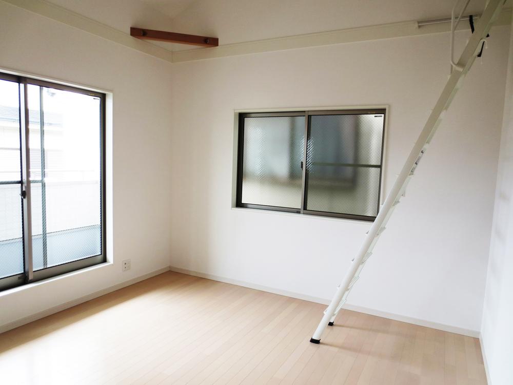 Non-living room. Master bedroom that faces the south. More than 10 Pledge is the size. (A No. land)