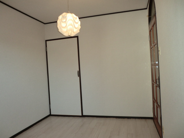 Other room space. The photograph is a separate room.