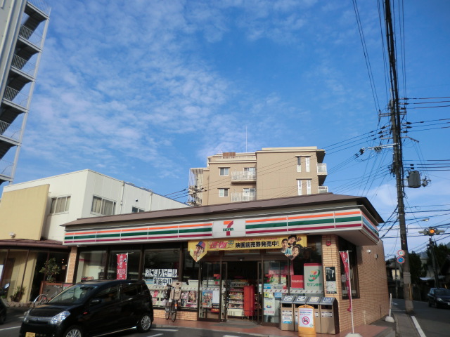 Convenience store. 327m to Seven-Eleven (convenience store)