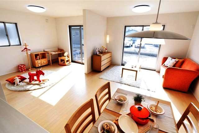 Other. Image is a photograph. It is always the LDK to smile and conversation of children bouncing.