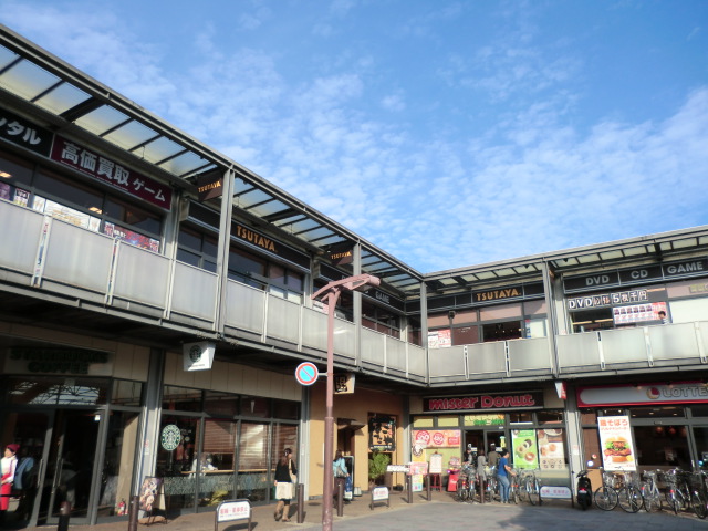 Rental video. TSUTAYA Yamashina Ekimae 1098m up (video rental)