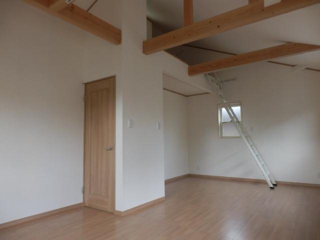 Other introspection. Second floor of the Western-style high ceilings, Production !! the beam-friendly space that looks