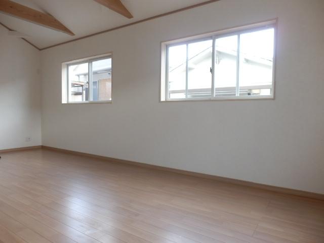 Other introspection. Second floor of 13.5 quires the partition is also possible to match the growth of the child.