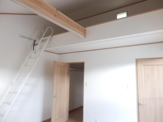 Other introspection. On the second floor Western-style there is a loft.