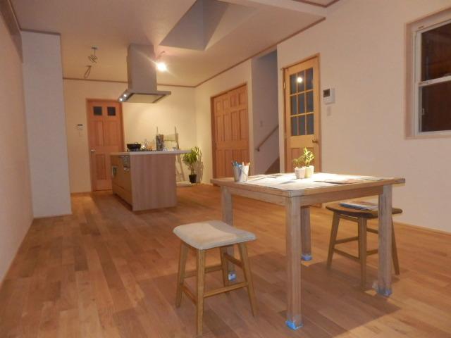 Living. Location of family reunion