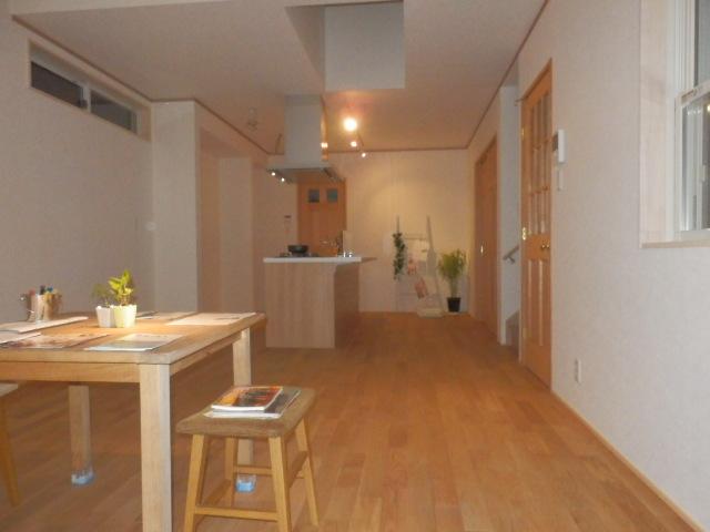 Living. Flooring that uses a solid wood. You can feel the warmth of the wood.