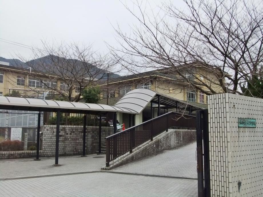 Junior high school. 933m to Kyoto Municipal Oya junior high school
