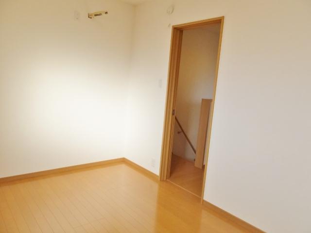 Non-living room. Second floor Western-style west 6.5 Pledge