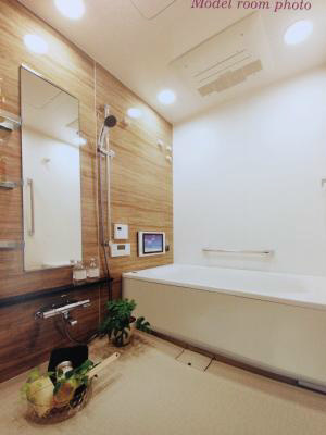 Bath. Model room is a picture.