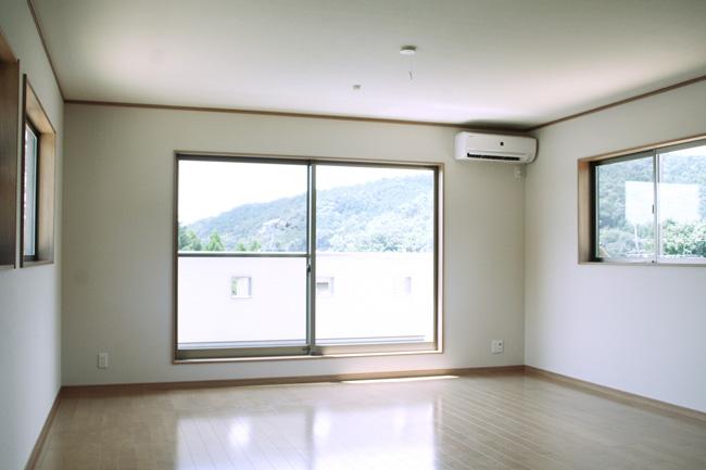 Living. Second floor living 18.5 Pledge Air-conditioned