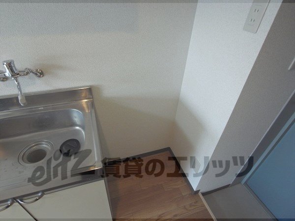 Other room space. Refrigerator yard