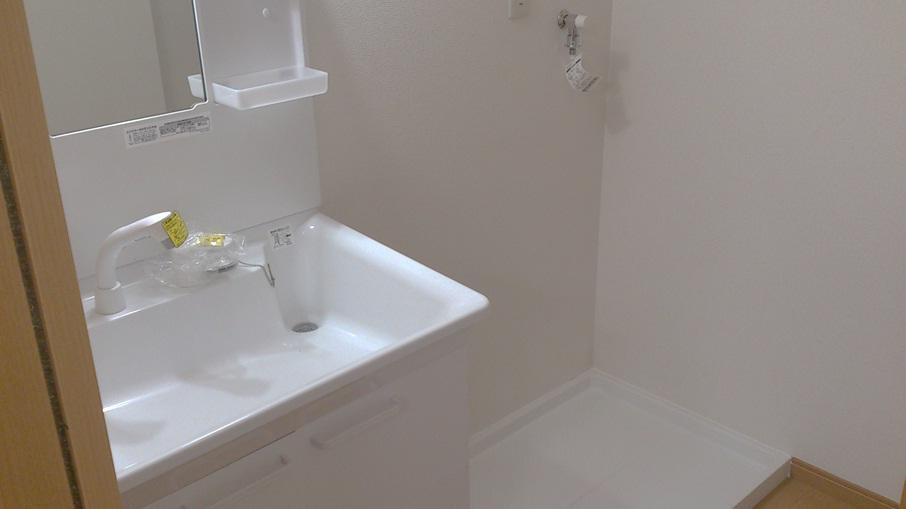 Wash basin, toilet. Indoor (June 2013) Shooting