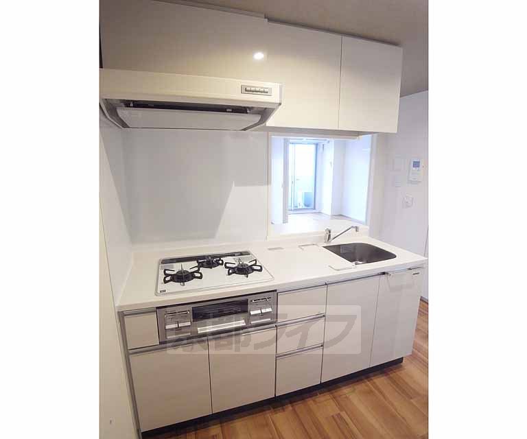 Kitchen. Wide kitchen ・