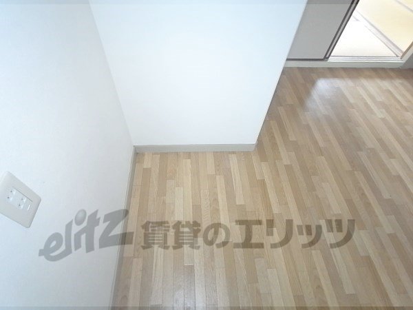 Other room space. Refrigerator yard