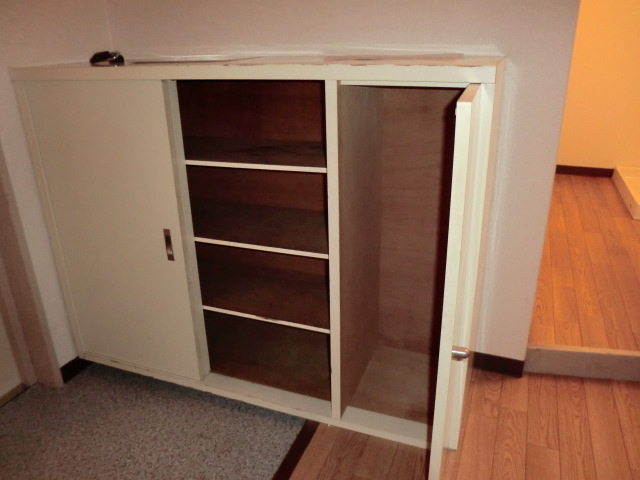 Entrance. Separate image