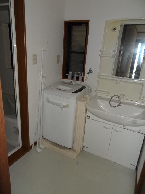 Wash basin, toilet. Indoor (September 2013) Shooting