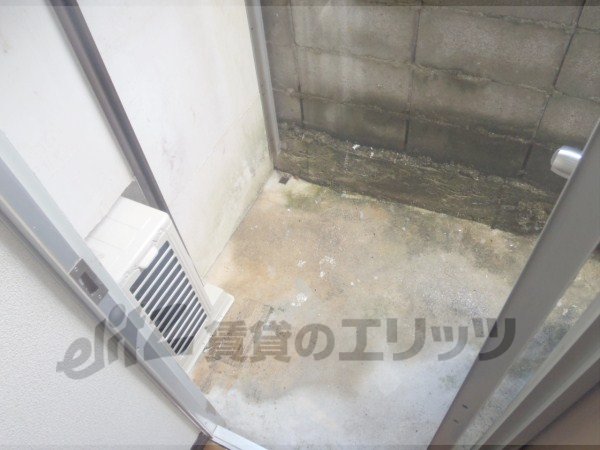 Other room space. Refrigerator yard