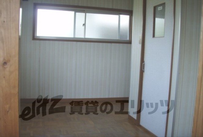 Other room space. Corridor