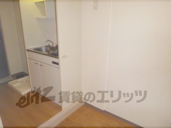 Other room space. Refrigerator yard