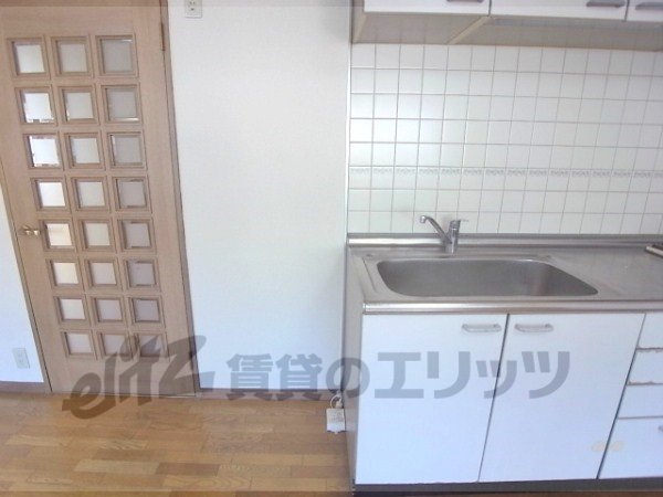 Other room space. Refrigerator yard