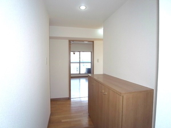 Other room space. Corridor