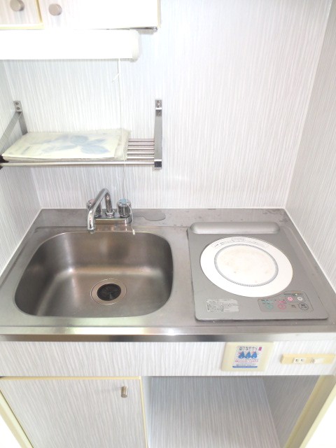 Kitchen. It comes with IH