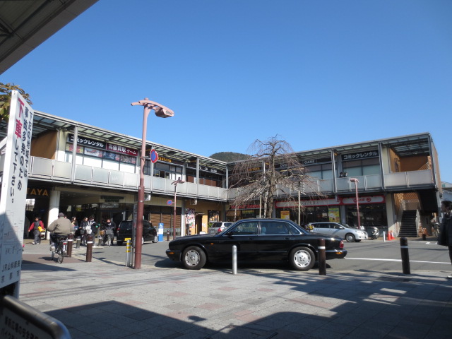 Rental video. TSUTAYA Yamashina Ekimae 1044m up (video rental)