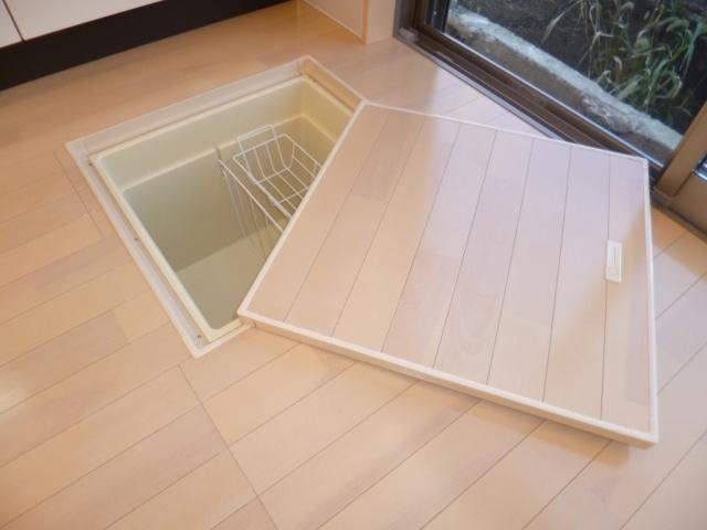 Receipt. Underfloor storage