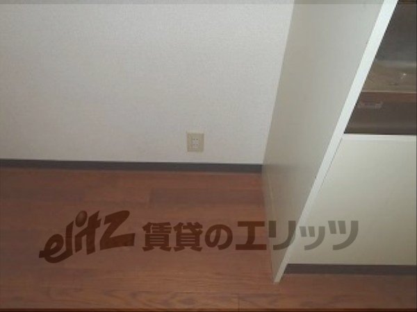 Other room space. Refrigerator yard