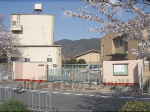 Primary school. Ono 820m up to elementary school (elementary school)