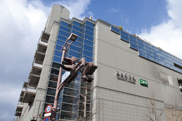 Surrounding environment. Even your everyday supermarket, Also aligned familiar B1 gourmet department store. Department store, 40 of the specialty store, Fitness is the convenience is also attractive in a 1-minute walk (Lactobacillus Yamashina shopping center / 1-minute walk ・ About 70m)