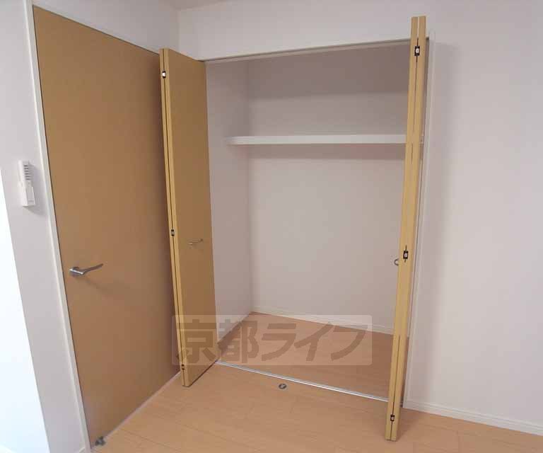 Receipt. Storage space of the living part ・