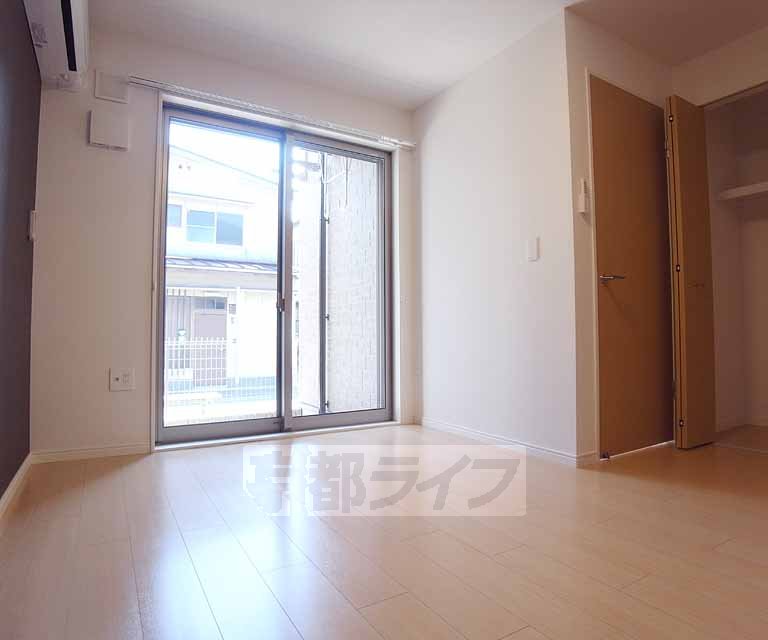 Living and room. We are living in the south-facing ・