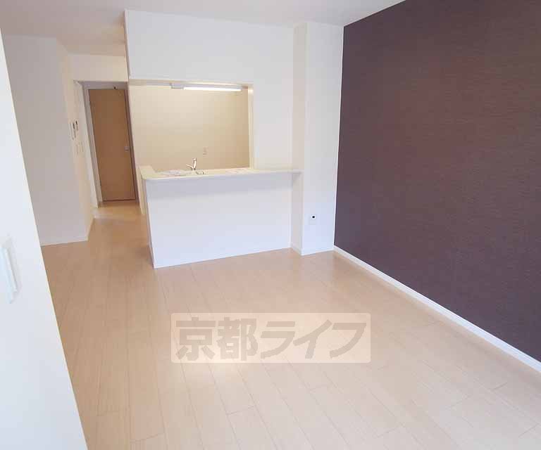 Living and room. Accent is a cross-specification!