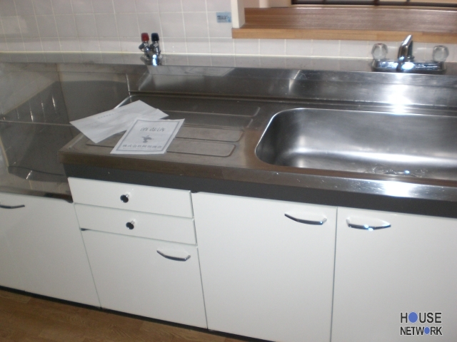 Kitchen. Looking for room to house network Sakyo shop!