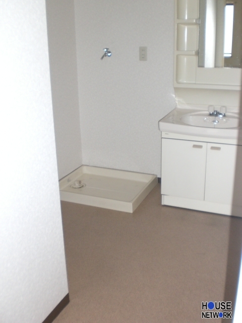 Washroom. Contact the toll-free number 0120-89-2877