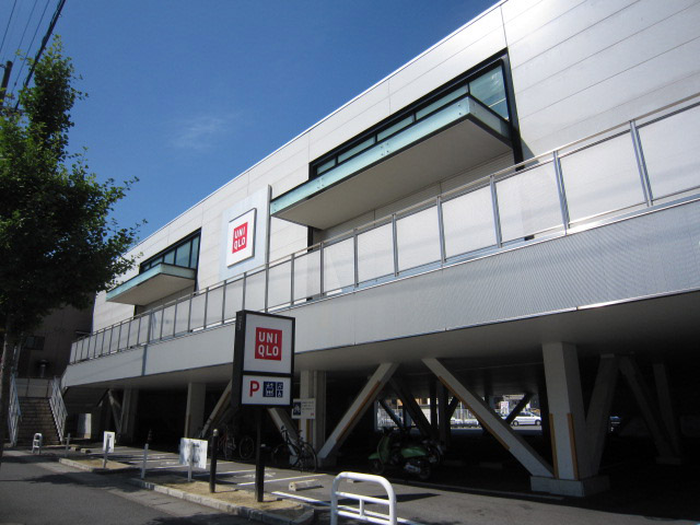 Shopping centre. 460m to UNIQLO Lactobacillus Yamashina store (shopping center)